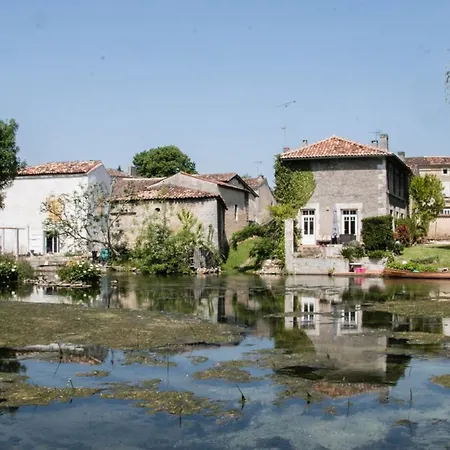 Mobil Climatise - 6 Pers. - Api-1-52-2756 * Bourg-Charente